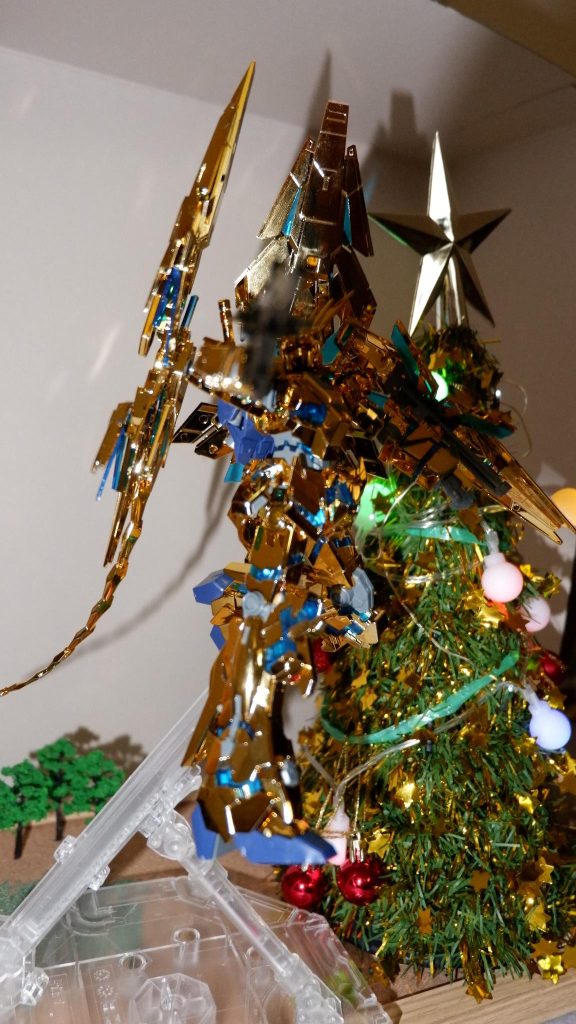 クリスマス　ユニコーンガンダム03フェネクス　ゴールドコーティング　HG–9枚目/制作者：pfm