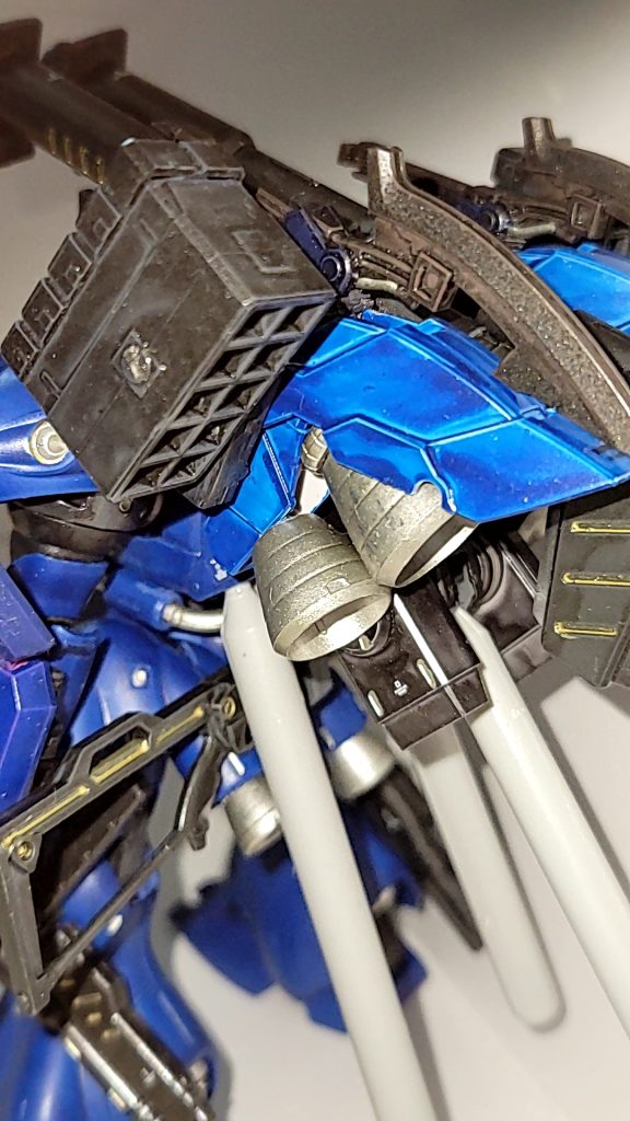 スラスターノズル、ビームアックスをマウントさせました本体のリアスカート位置？にはショットガンをマウントさせています