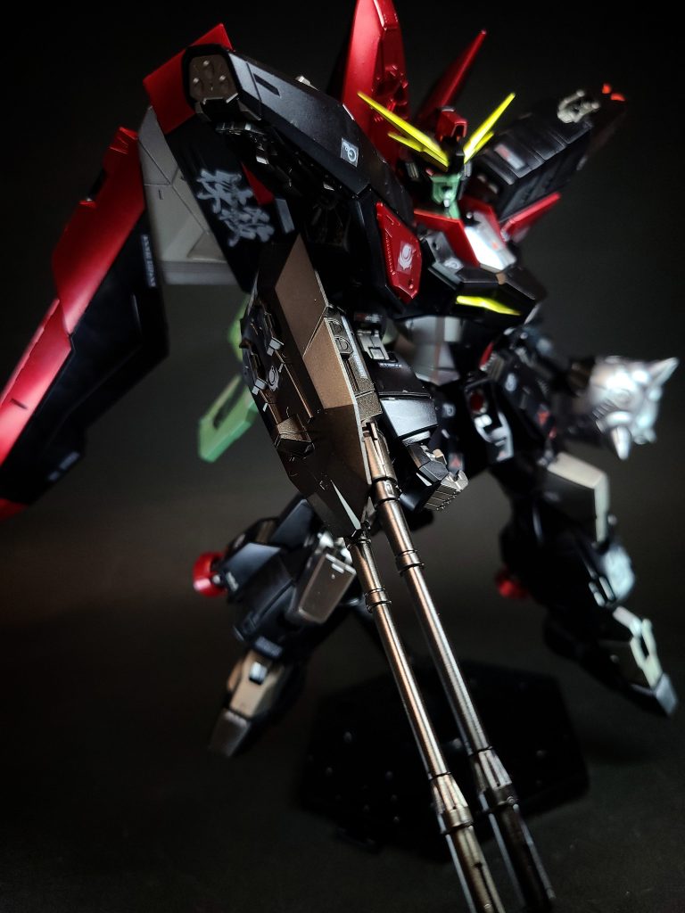 強化されたバッテリーを導入するとともに[5]、初期GAT-X機に採用されたフェイズシフト装甲の省電力型トランスフェイズ装甲をコクピットなど重要部位のみに配置したことで、稼働時間が大幅に延長されている[4]。