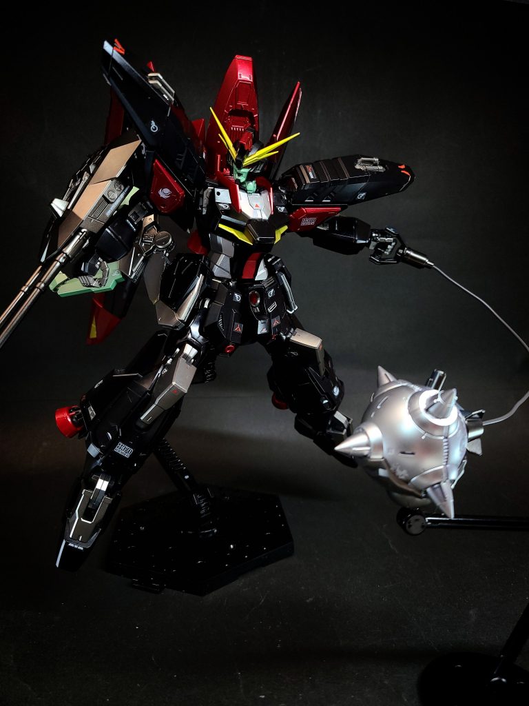 破砕球「ミョルニル」モーニングスターに類似したスパイク付金属球（質量兵器）。MS形態時のみ使用可能。金属球・持ち手・高分子ワイヤーで構成され、球を敵機に投げ放ち、球に内蔵されたスラスターで軌道をコントロールをしつつ高速で叩きつける。金属球は高密度に圧縮した反発材で構成されており[8]、通常装甲のMSなら一撃で破壊可能なだけでなく、PS装甲を採用する機体にも奥にダメージを与えることができる[3]。一方で、PS装甲にダメージを与えられるとした資料もみられる[8]。また、金属球を振り回すことにより、対ビームコーティングの施された高分子ワイヤー部分で相手の攻撃を防ぐことが可能となっている[8]。アニメ『機動戦士ガンダムSEED』第47話においては、イザーク・ジュールの乗るデュエルガンダム アサルトシュラウドの攻撃のビーム、ミサイル、レールガンを回転させたワイヤーで防いだこともある。ミョルニルは、北欧神話のトール神が持つ大鎚ミョルニルに由来している。