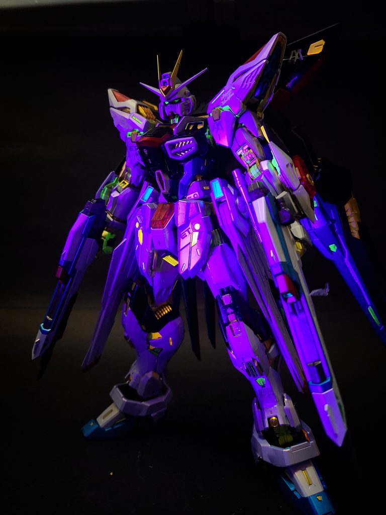 本機はラクス・クラインにより、キラが望まずも再度戦場に立つ時の新たなる剣としての「祈り」の意味を込めて、キラと共に戦場を駆けた名機「GAT-X105 ストライク」と「ZGMF-X10A フリーダム」の名を冠し「ストライクフリーダム」と命名された。キラ・ヤマトに託されたストライクフリーダムは、ザフト・地球連合間の戦争を終わらせる最後の切り札として実戦投入され、驚異的戦果を挙げた事によって、名実共にC.E.73時点で史上最強のモビルスーツとして評価される事となった。