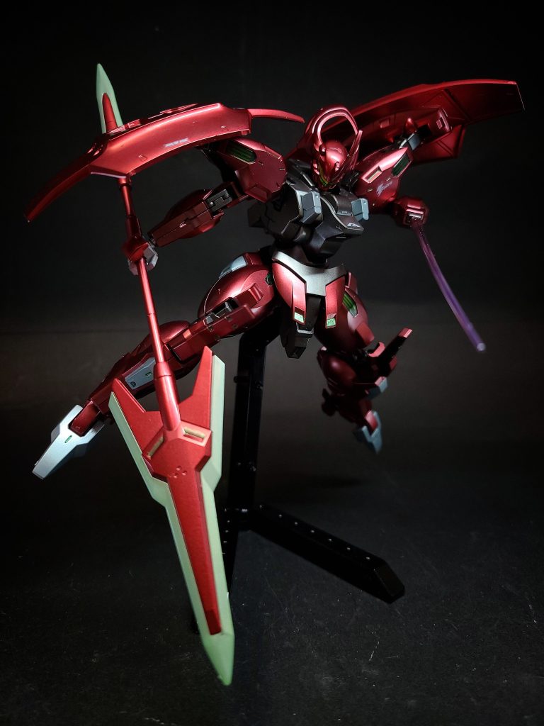 ビームサーベルイーシュヴァラのBタイプに内蔵された近接用武器。上腕と連結する事で出力を最大化出来る。ビーム砲ドローンとしても運用も可能。