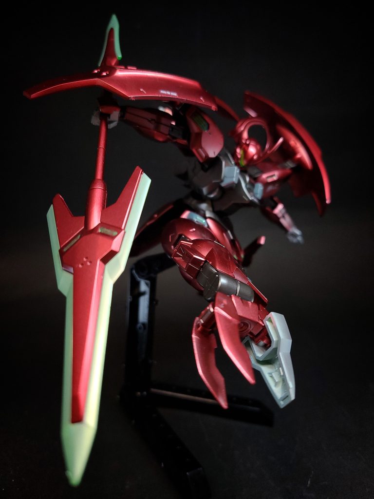 シャクルクロウ両脚部に装備する有線式の拘束用装備。対象を鷲掴みにして拘束する他、電撃を加えて電子機器やパイロットにダメージを与える事も可能。