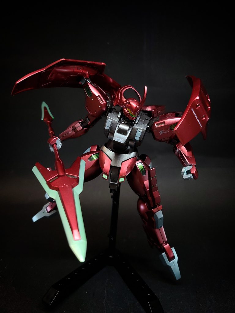 武装・必殺攻撃 ビームバルカン頭部に内蔵された牽制用の火器。ディランザの胸部固定装備と同規格の物を採用している。