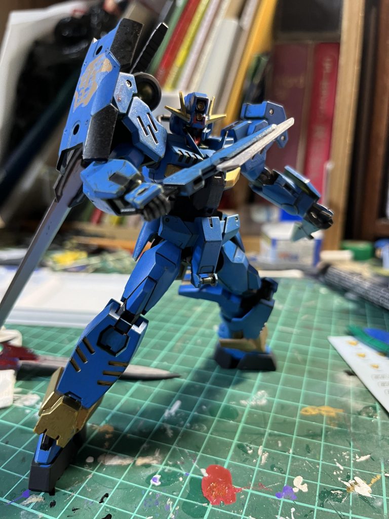 コマンドナイフ、シールドシールドに内蔵してある近接武器