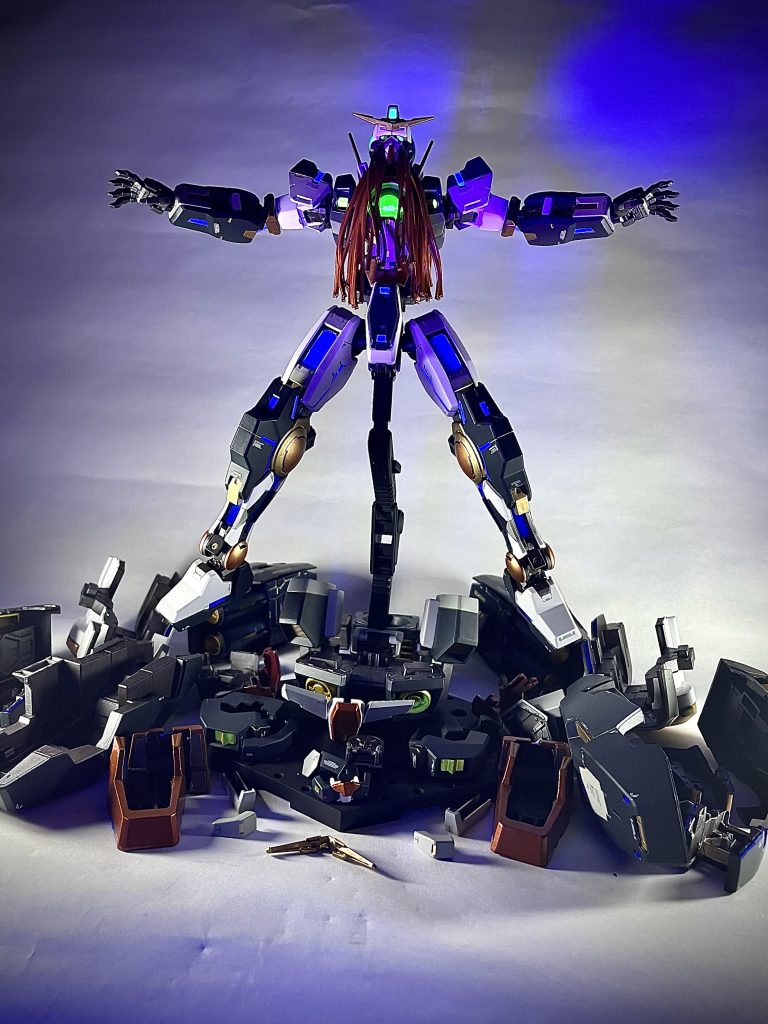 そして、パージ！このごっついヴァーチェの中にヒョロヒョロのナドレが入ってるのがこの機体の最大の特徴です。発光も相まって神々しいです。