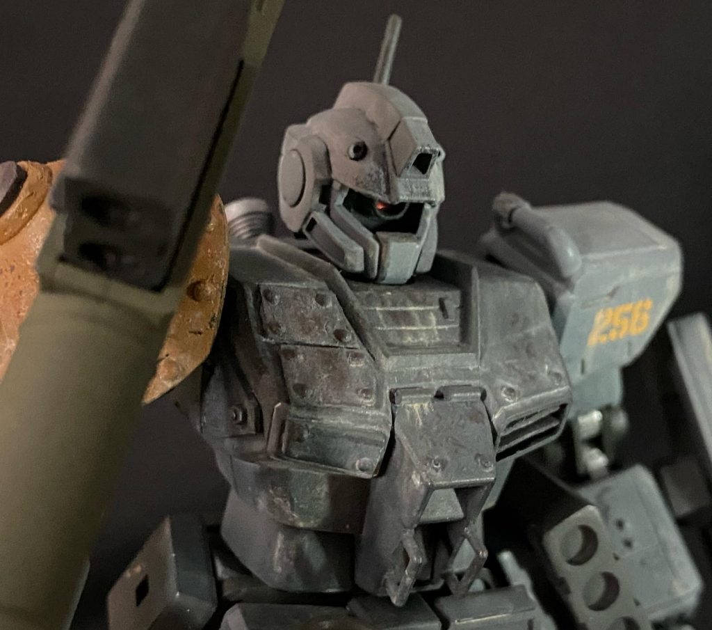 お気に入りのアングル頭を改造してモノアイを無理矢理ねじ込んだみたいなイメージ