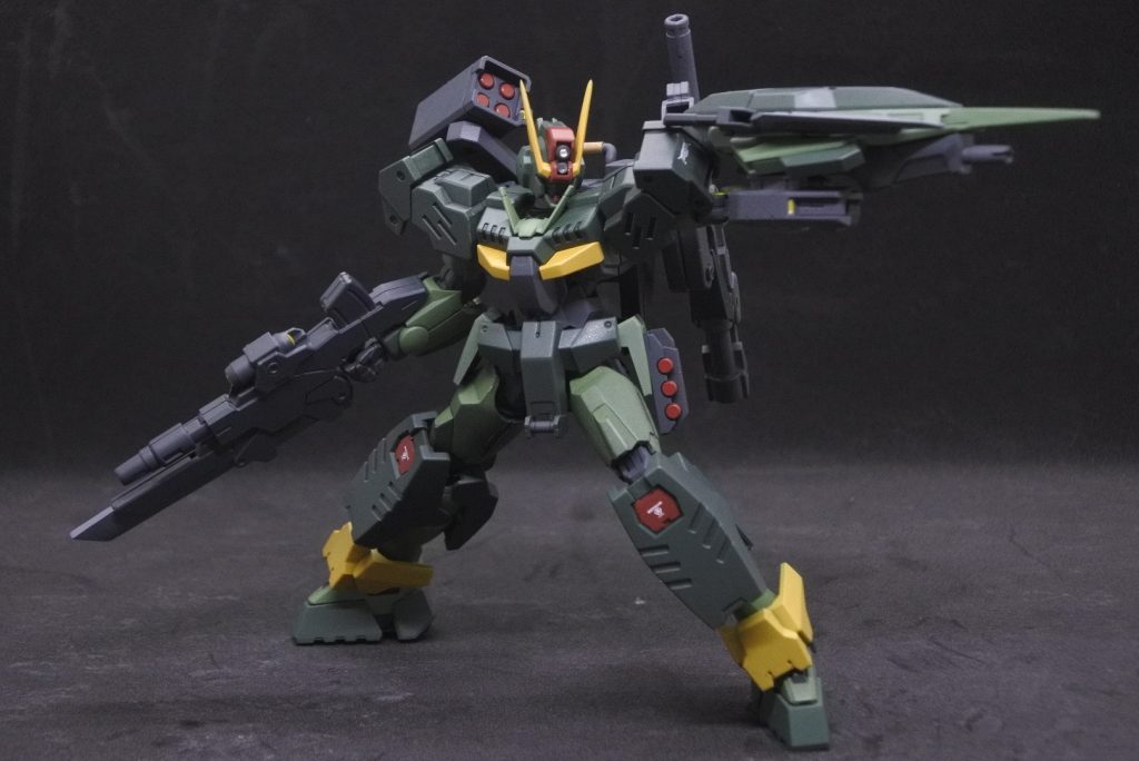 サイドアーマーのグレネードはHGUCフルアーマーユニコーンのものを加工して接着してあります