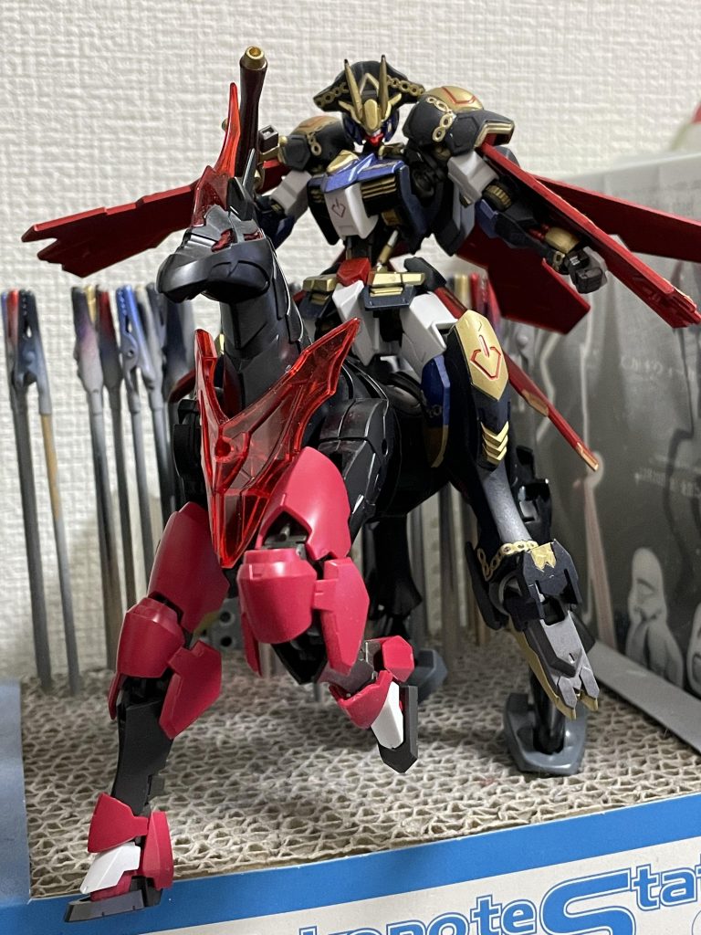 クロスボーンの銃をマスケット風に塗って、馬を作ろうと組んだところ。首が短くて犬みたいですねw