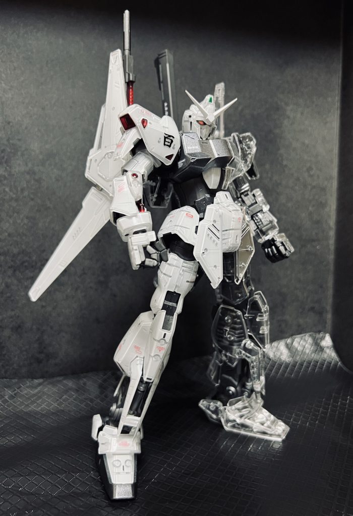 78ガンダムのアンテナを両面テープで貼ってみたら、意外と似合いますねぇ。では、ご観覧ありがとうございました！