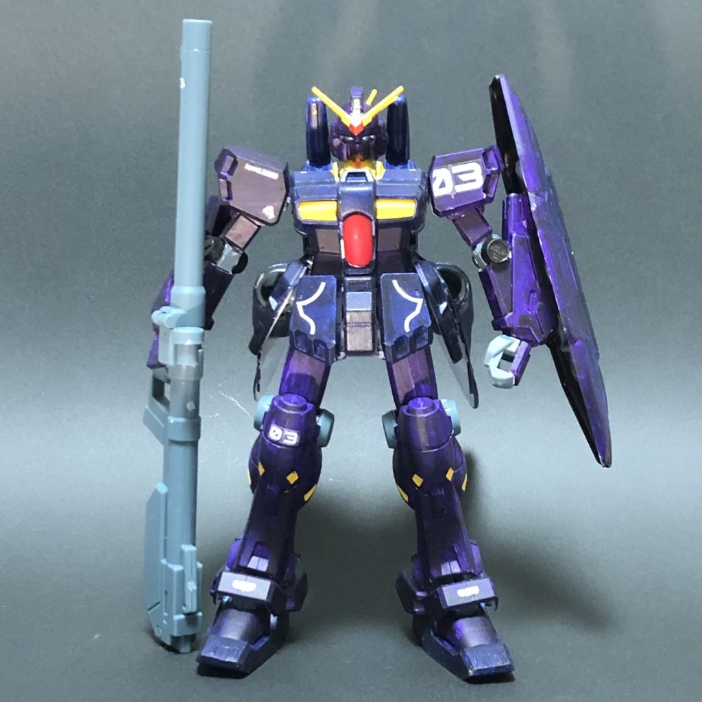 今回苦労したのが塗料ですシタデルカラーのコントラストという塗料を使ったのですが、プラパーツに食い付かない！（はじく！）どうやらシタデルに溶剤が含まれないことが理由のようなのですが、解決するにはつや消しスプレーで表面をザラザラにしてやるか、ファレホのホワイトで下地を作ってやるかするのがいいみたいですこの情報を得るまでにプライマーを塗ったりシタデルベースのホワイトを下地に厚めに塗ったりと試行錯誤しましたが結局うまくいかず、最後は力技（重ね塗り）でなんとかしましたただ塗膜が弱く少しひっかいただけで剥がれがひどくて大変でした