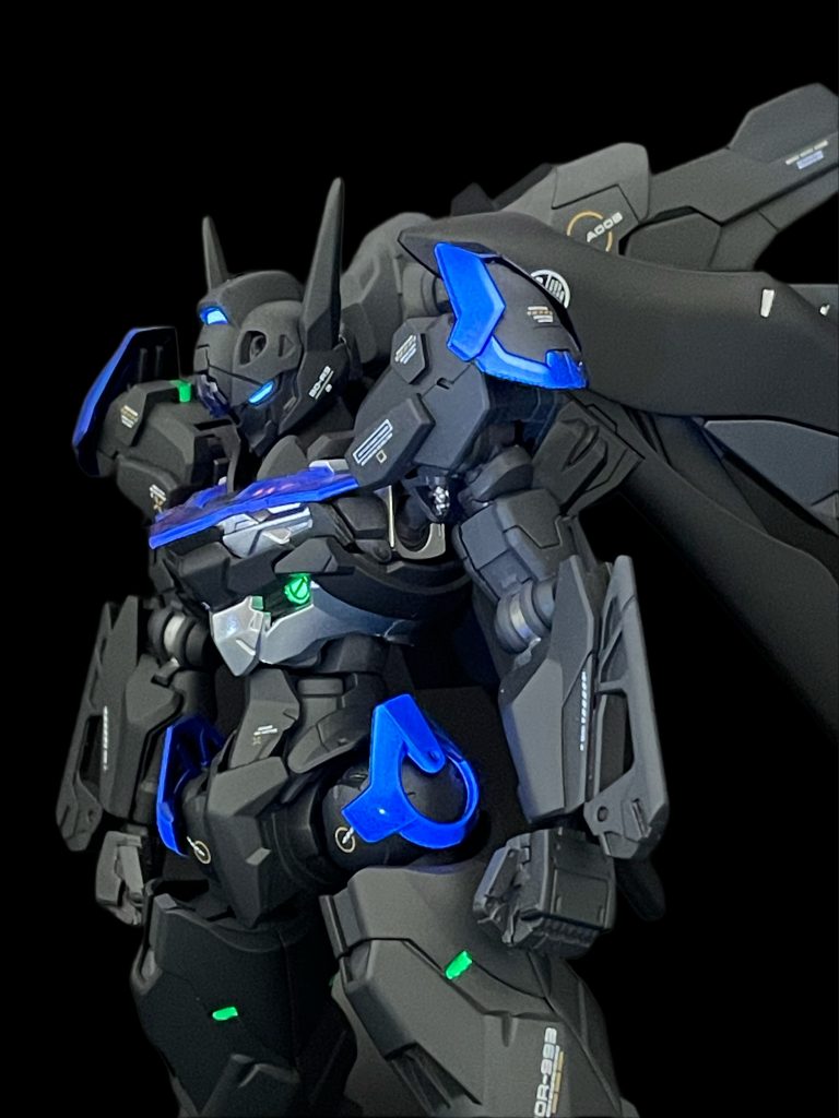 蛍光塗料を使用して発光するようになってます！