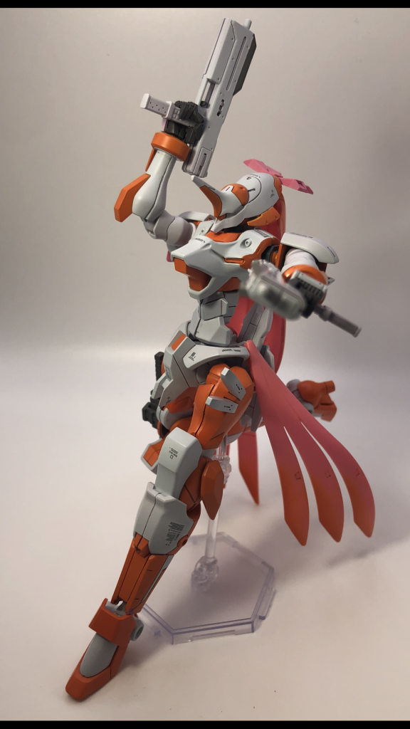 ミドルレンジは、銃二丁とコンバットナイフを装備!