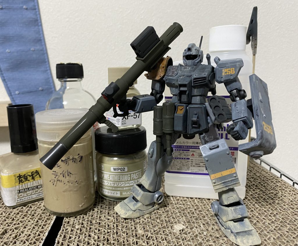 エナメルのバフで脚をウェザリングしたんですけどイマイチ効果がない💦失敗😣ウェザリングカラーは大口の瓶に入れ替えると濃度調整がし易いですよ✋