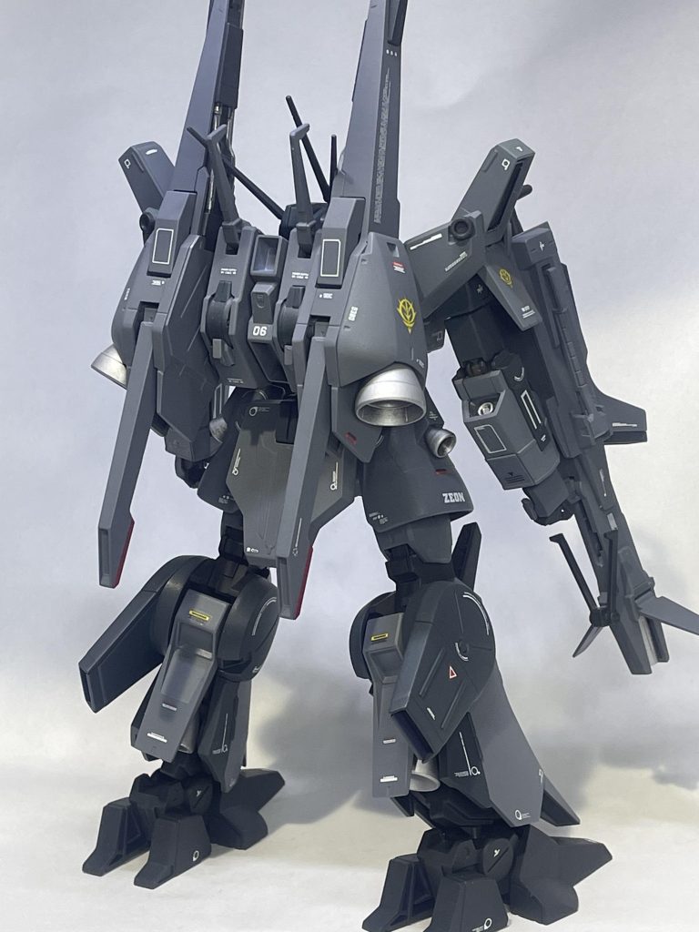 市販されているZZ版ドーベン・ウルフのカラーがスペースウルフ隊仕様だと思ったので差別化を考えてグレー調にしたのですがあまり変わらないかも…