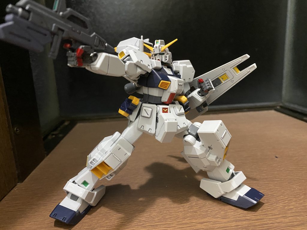 定番のビームライフルでパシャリ、ビルダーズパーツの手首良い見た目。 