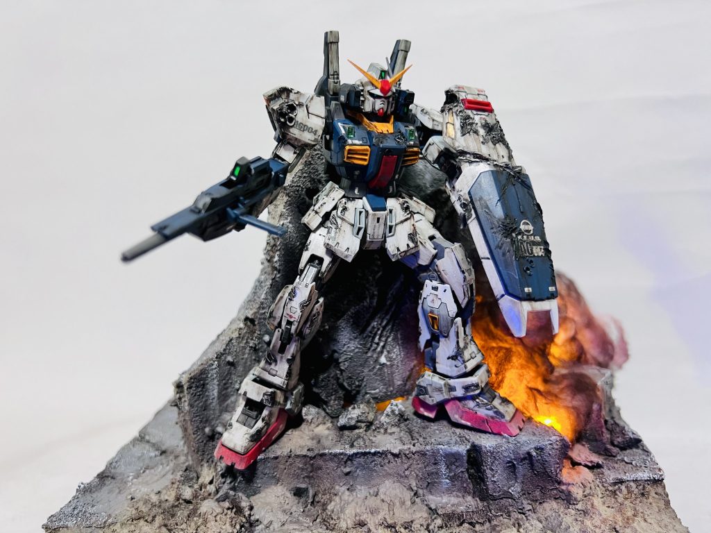 RG 1/144 機動戦士Zガンダム ガンダムMk-II（エゥーゴ仕様）塗装済み完成品 オリジナルLED発光ベース付き–2枚目/制作者：H4co Y