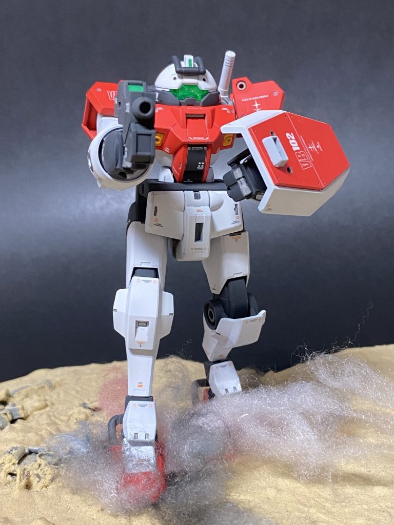 軽くアクション!!(ロケ地南米ジャブロー) 脚が長くなってちょっとシュッとしたのとカラーリングが相まって、見た目完全に宇宙世紀量産型のアレ。