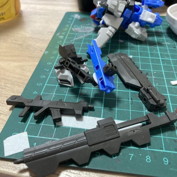 無理やり腰にまとめつつも、アーム展開で射撃できたり…（3枚目）