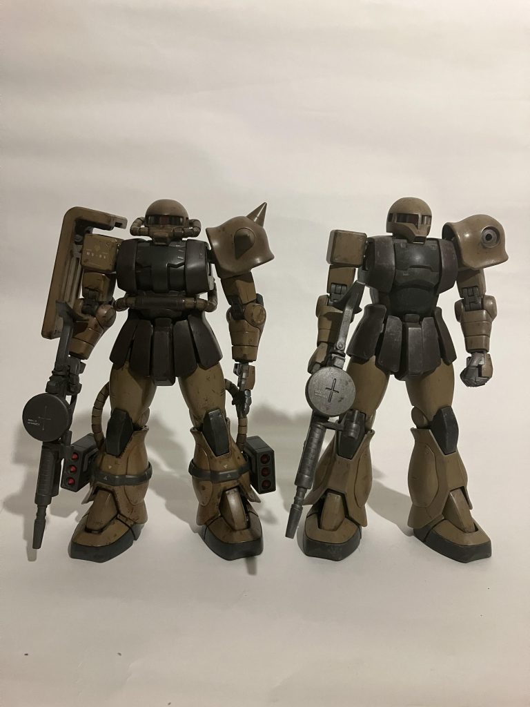 動力パイプの有無でこんなに印象が変わるんですね〜ザクⅠの渋さ、ザクⅡの重厚さそれぞれのカッコ良さがありますね〜