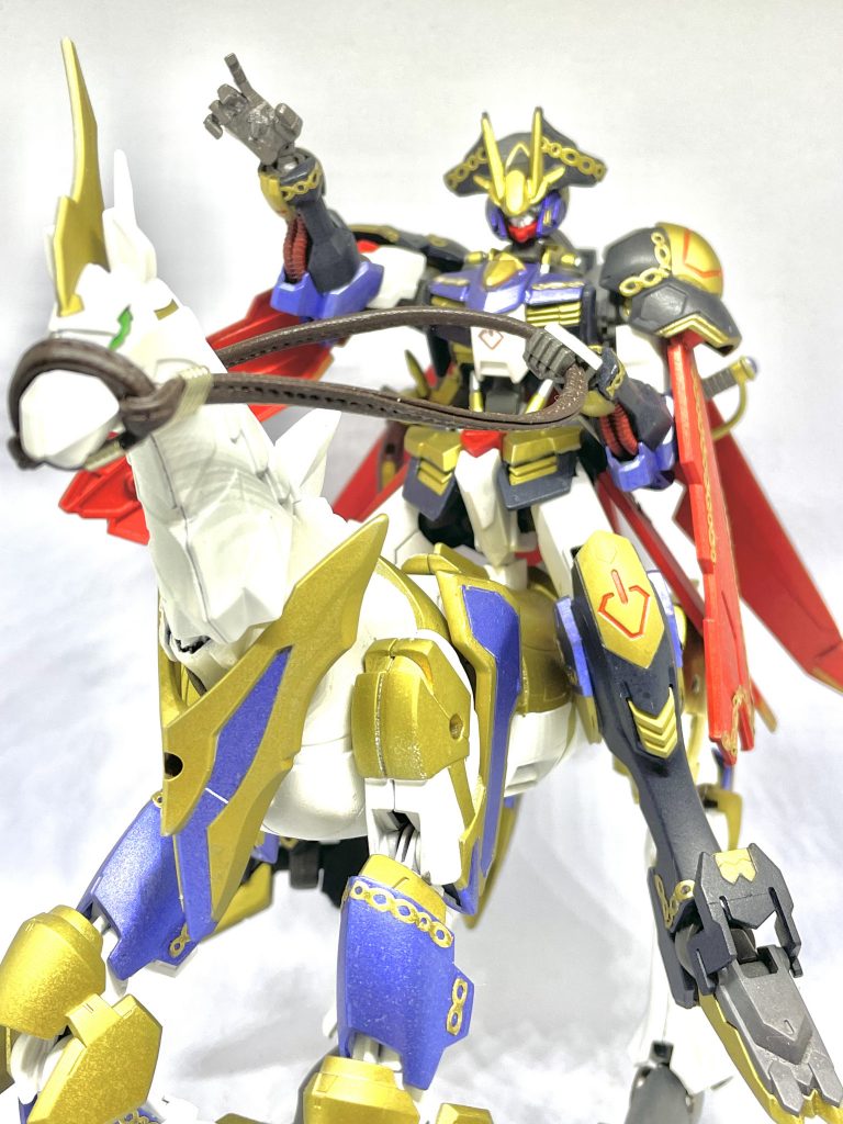 跨ってる部分は軍馬の3mm軸に挿しているだけ。結構安定してます。