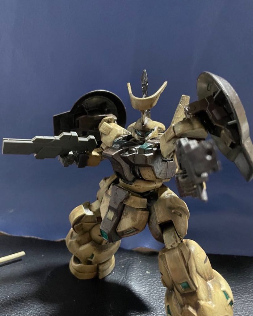 まずは通常時です。武装はアックス、チェーンソー、ライフル×2とシンプル装備で近距離で戦うスタイルです。