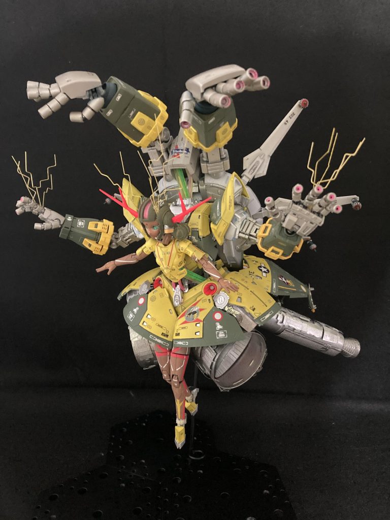 力強さを目指して過去製作機体から一時レンタル、アームを増やして阿修羅な感じに、