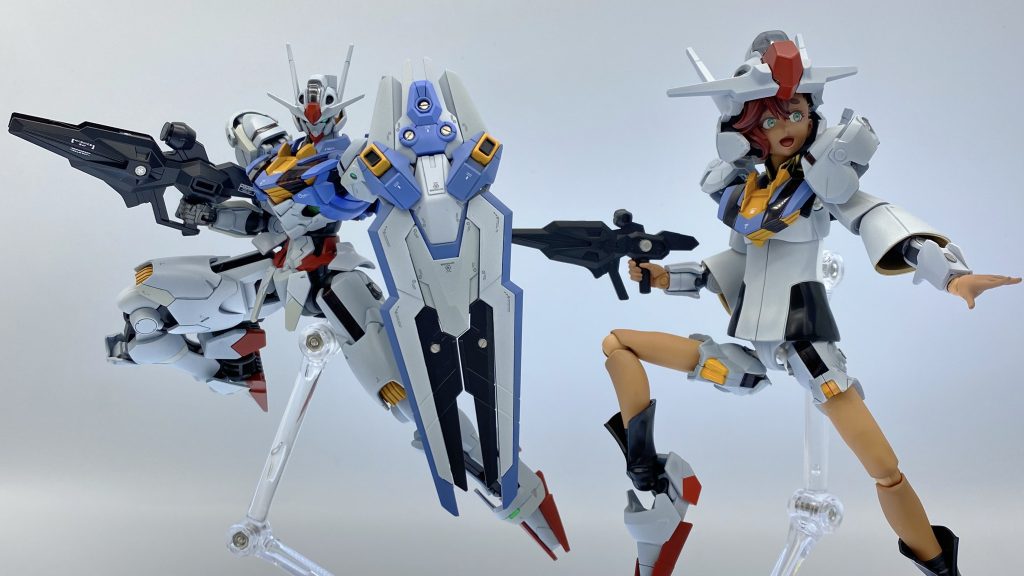 仲良く箱絵ポーズで。スレッタの方が大きいので、無加工だと思った感じにならず😅MGが出たら良い写真が撮れそうです。