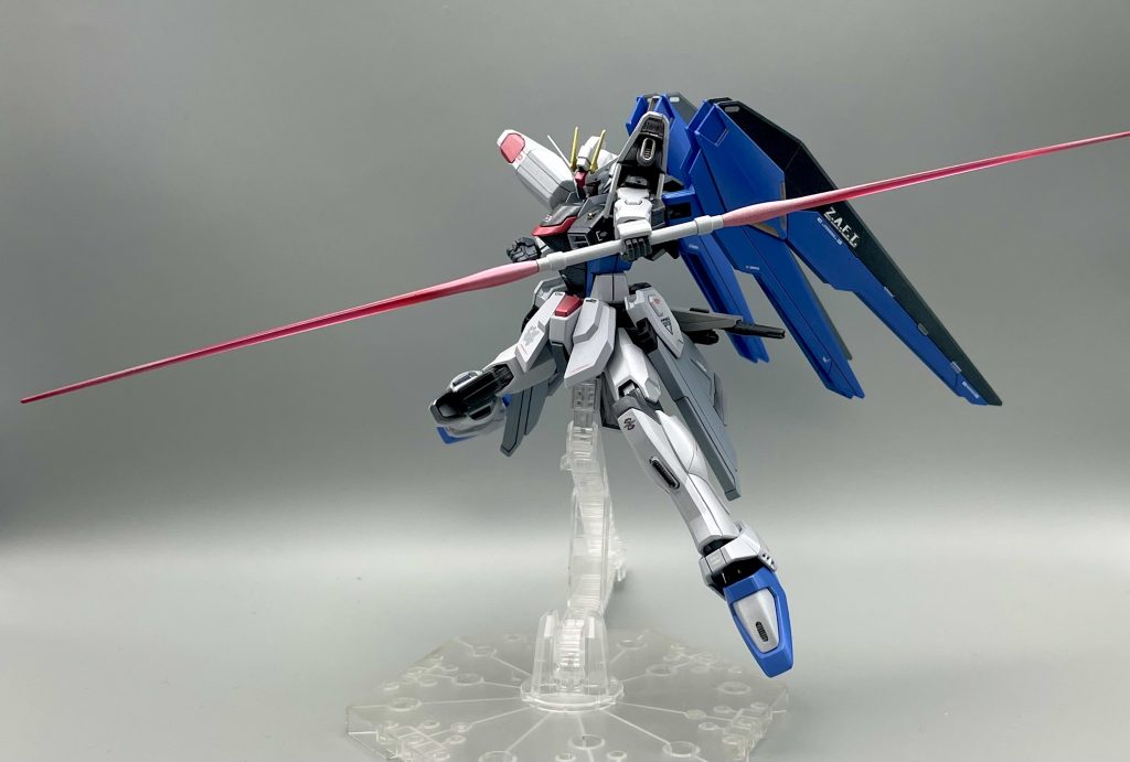 ギリギリ収まりましたが、やはりデケェです💧 いや、しかしこのポーズも良いなぁ。。どうやって飾ろうか💧