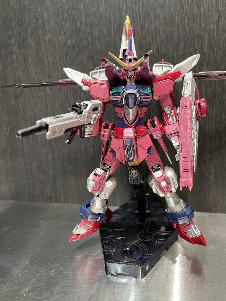 ファトゥムは展開可能です。ただ、展開すると頭が干渉するので首を延長しました。