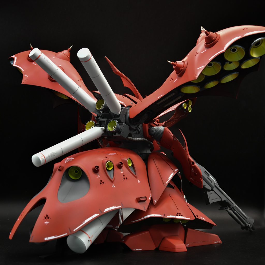 プロペラントタンクだけ合わせ目消しをやっています。他の部分はダンモで段落ちモールドにしてます。