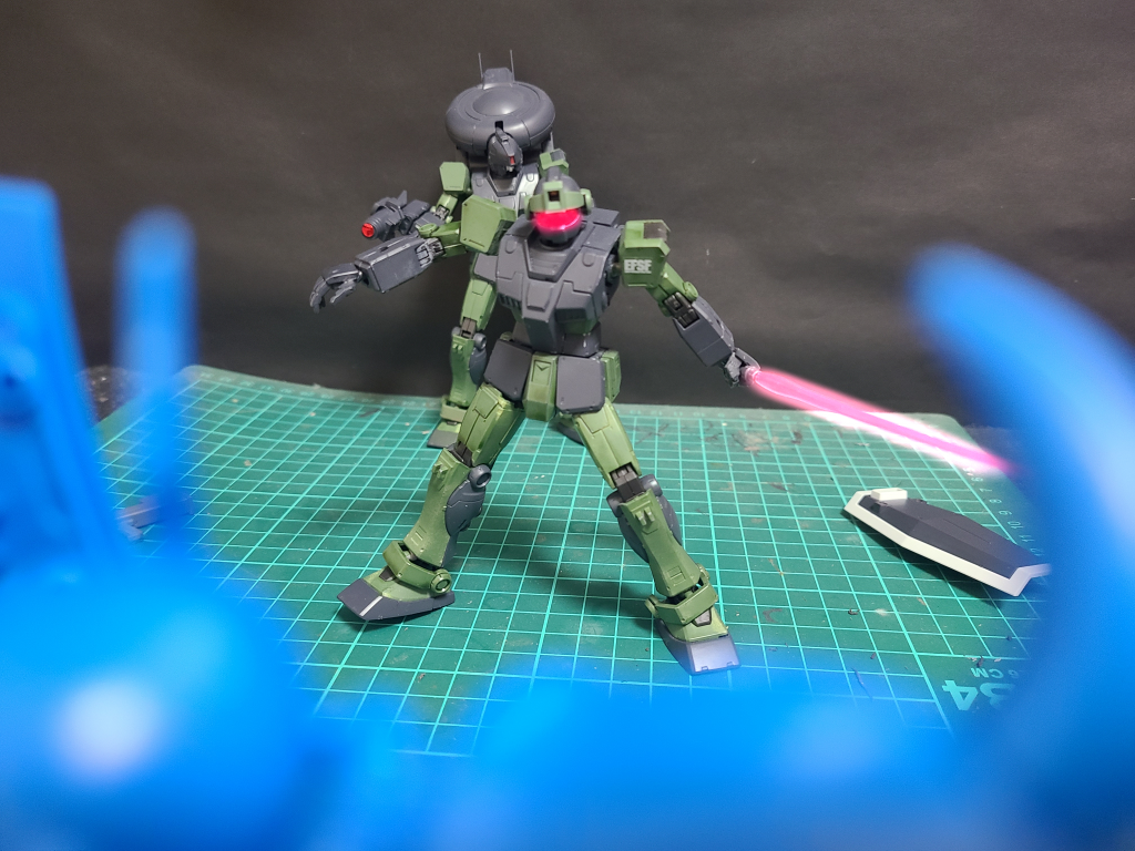 ハウンドδ「くそっ、オラァ！かかってこいよ！！こっちはビームサーベルだぜ！！」？？？「ほぅ…銃を捨てたか…なるほど騎士道精神があちらにもあるようだな…」？？？「ならばいざ勝負！！行くぞォ！！」