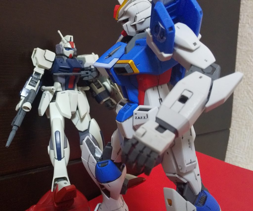 :アーマードシュナイダーだ。劇中の戦闘では一回しか使われておらず。ガルナハン基地のローエングリン砲の傍を防衛してるダガーLに切り刻みかつ搭乗してるパイロットは挟まれて絶命するという…!