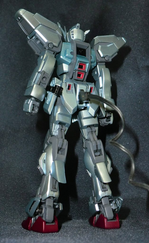 ビームライフルは開発当初はストライクのモノをそのまま採用していたが、後に自機オリジナルのモノに変更されている。シールドはアストレイ同様の対ビームシールド。ビームサーベルはアカツキのモノより下部の出力が抑えられている。