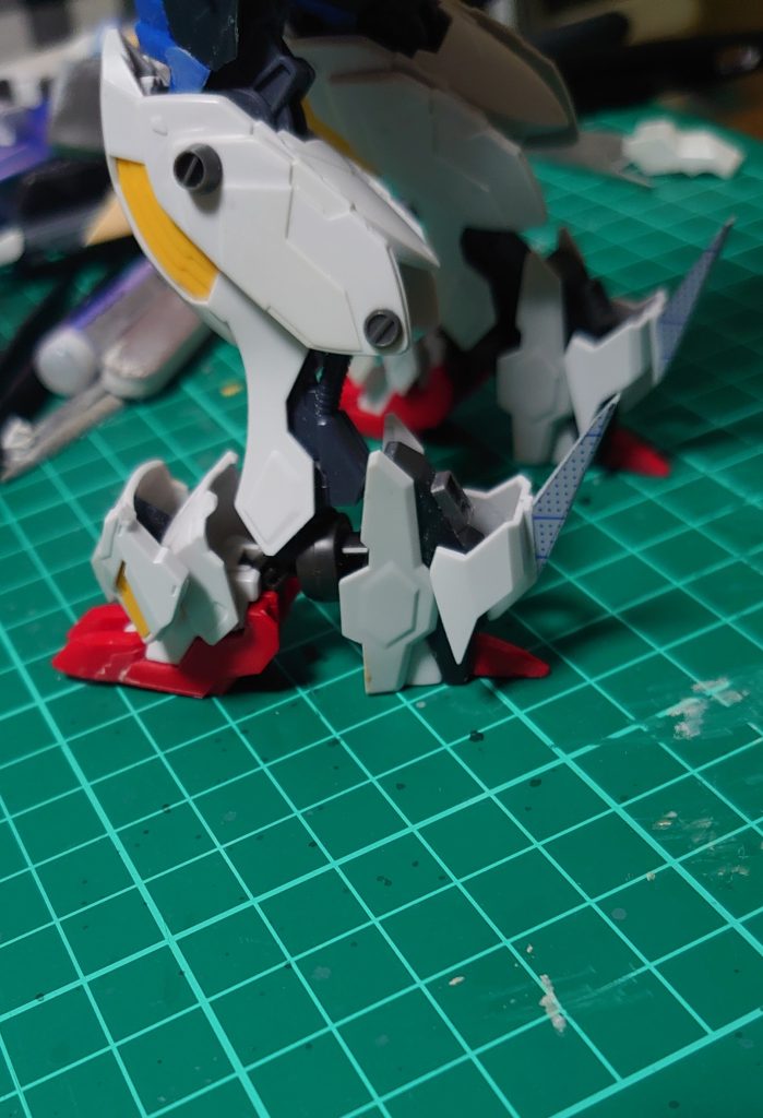 踵も同様に爪を追加してごつくしっかりとしたイメージにしました!