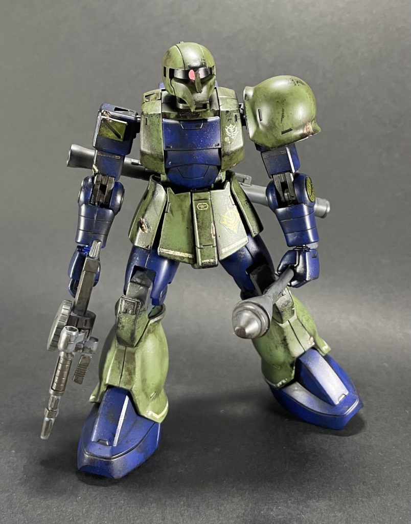 リューターで傷をつけています！