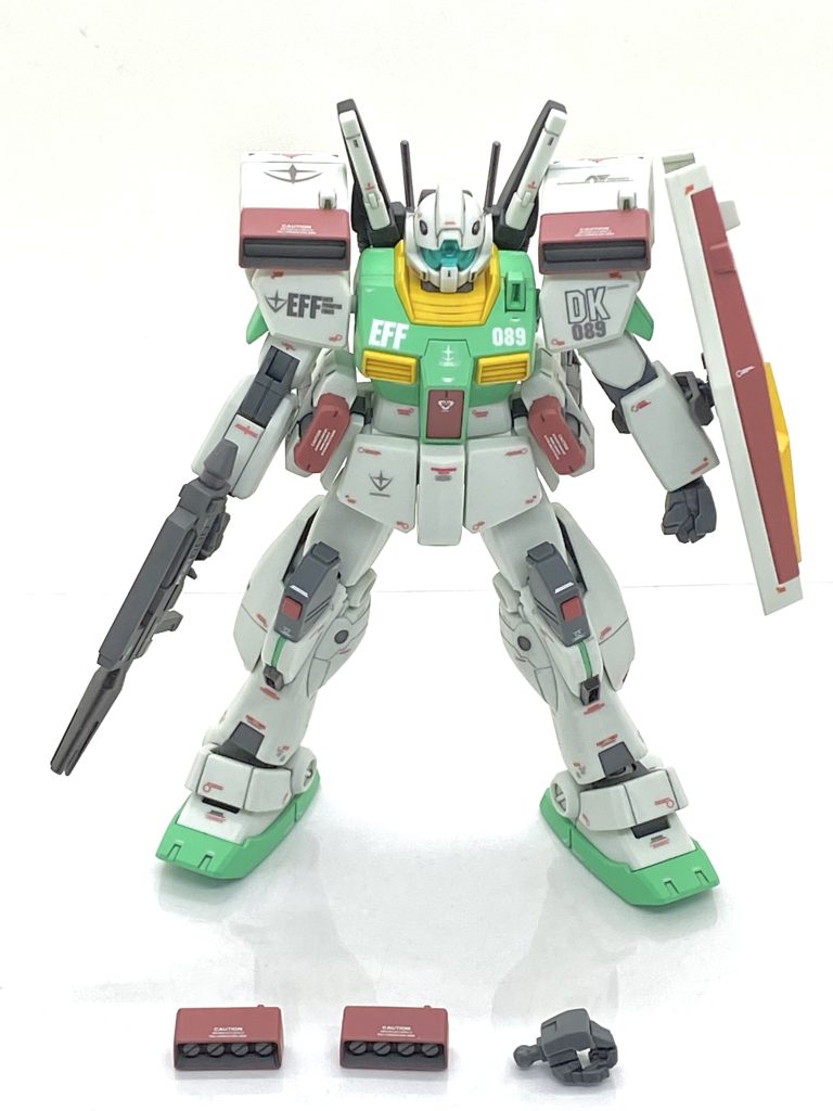 使わなかったのですが肩のミサイルポッドが開いたのもちゃんと塗装もしてデカールも貼っています。