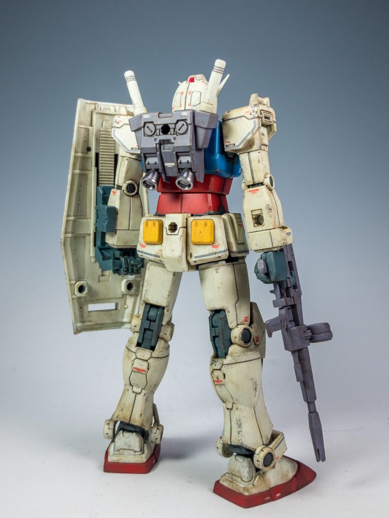 リアビューです。バーニアはいつものように、ガンマカのヘビーガンメタリックです。