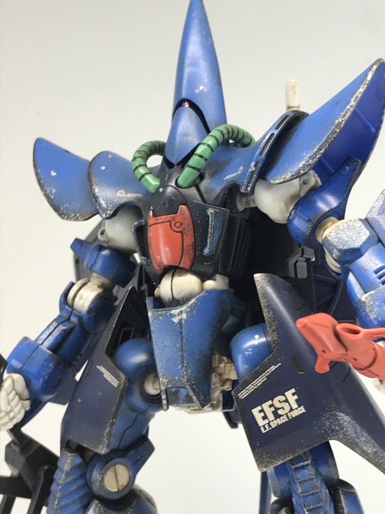 ティターンズのデカールが無かったので連邦軍のデカール貼ってますね😅