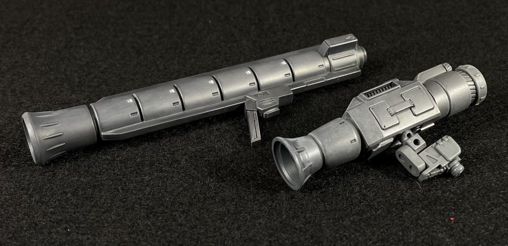 バズーカの接続、シールドのギミックの中央パーツ等、、一部 成形色仕上げにし、ガシガシ遊べる模型にしました。今回は、遊び心が満載です!