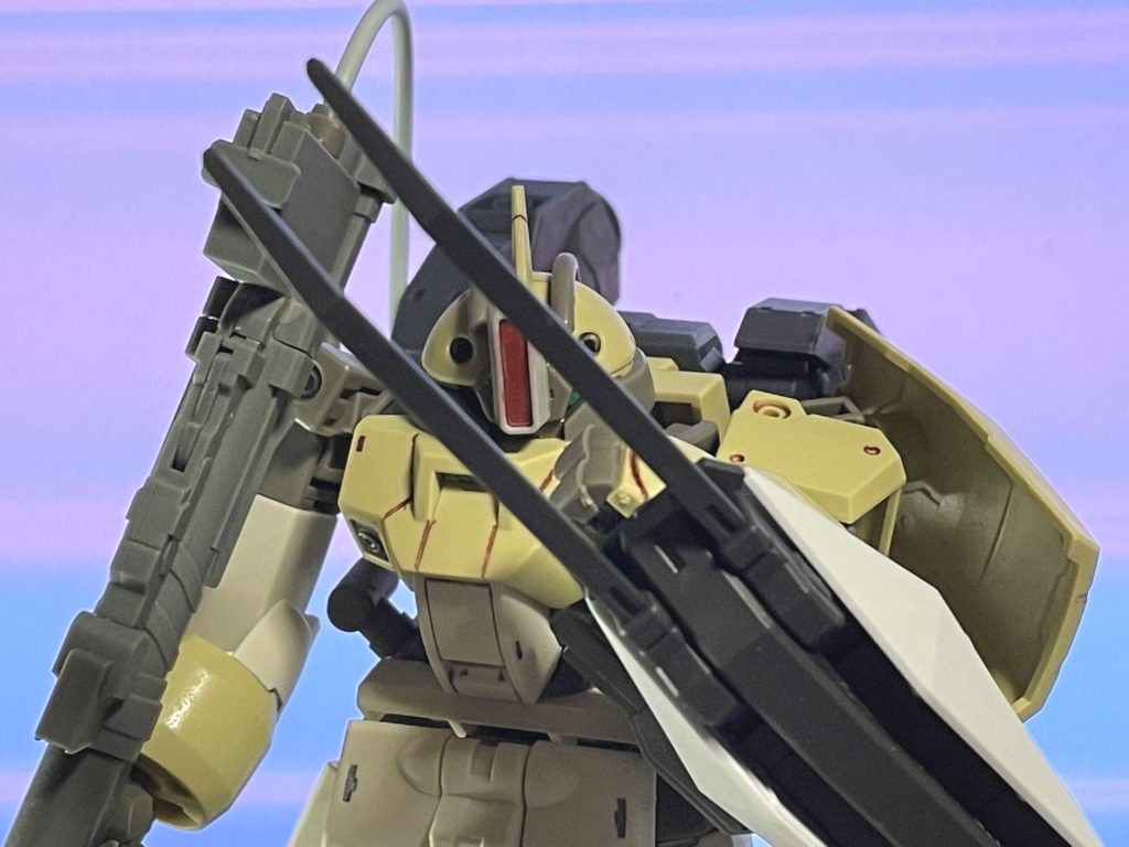 大型クロー左腕に装備された格闘武器。収納状態では盾も兼ねる。どうしても格闘を避けられないパイロットの意向が大いに反映されている。