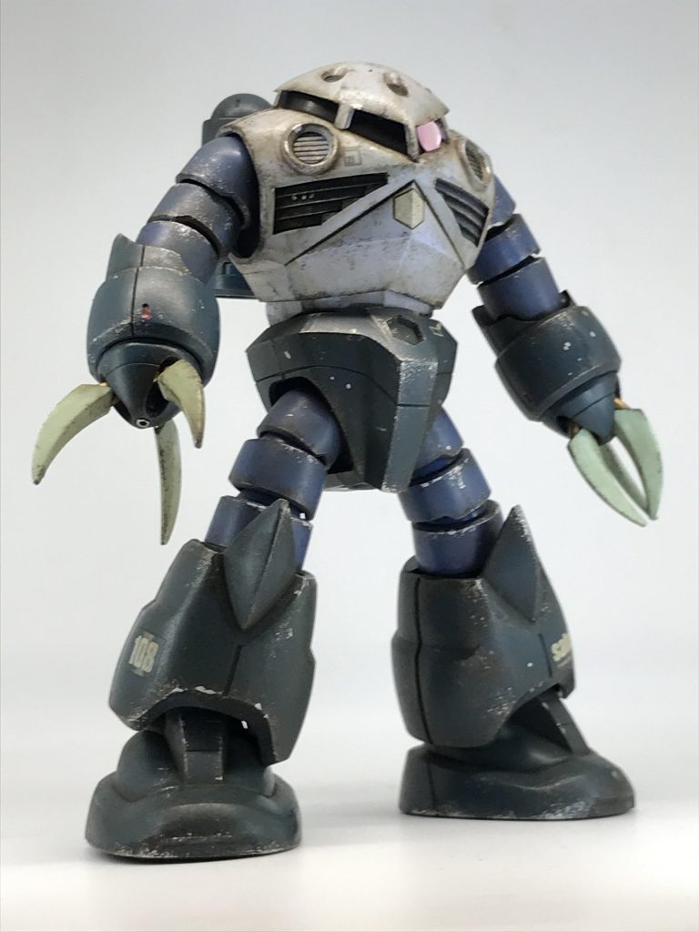 モノアイが大きすぎで入らない場合はニッパーで上下好きな所を切り離して無理やり貼り付けます🙄カットする位置を変えればお好みの目つきにできてしまう優れもの失敗しても大丈夫、1個あたり1円程度なのでHアイズ買えよ?だってこっちの方が安いし、色も豊富だし、シールだから貼るだけで楽だもの☺️