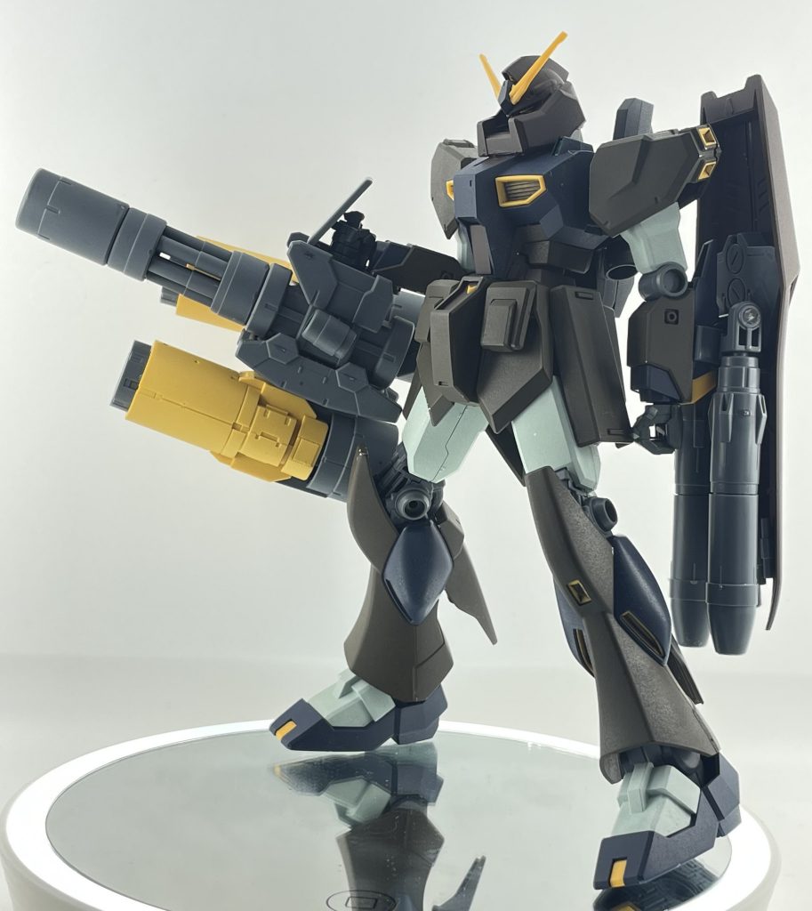 ガトリングや全体カラーリングは同じくMGSよりバルカンレイブンをモチーフ