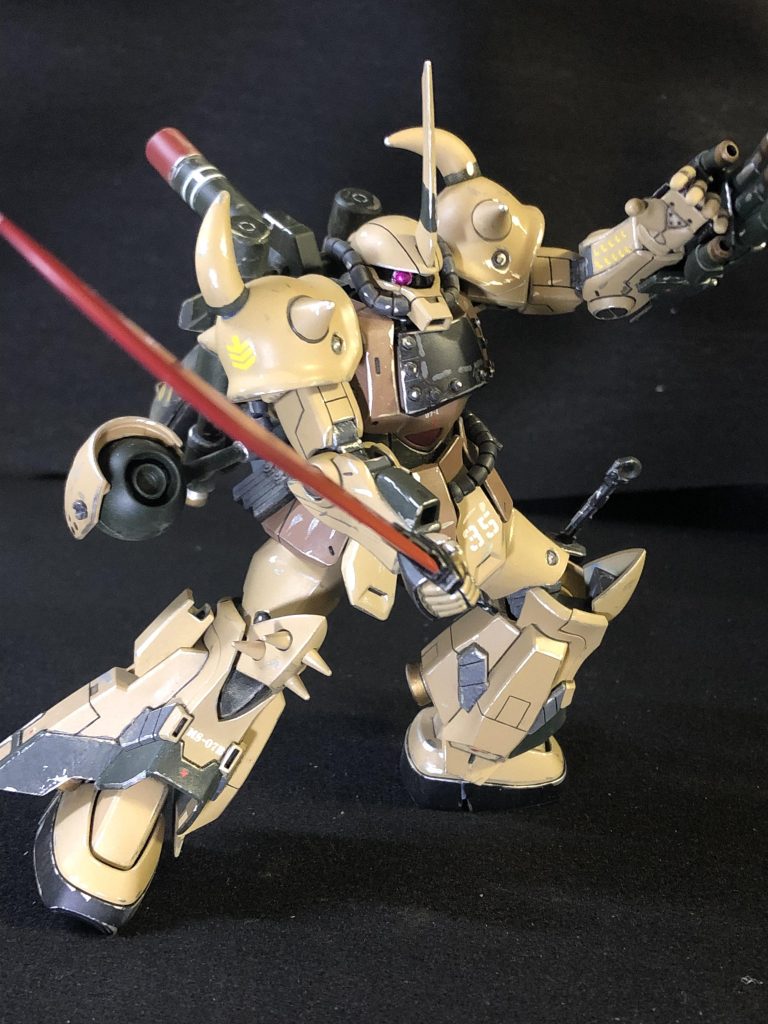 やはり、斬りかかるポージングは外せない