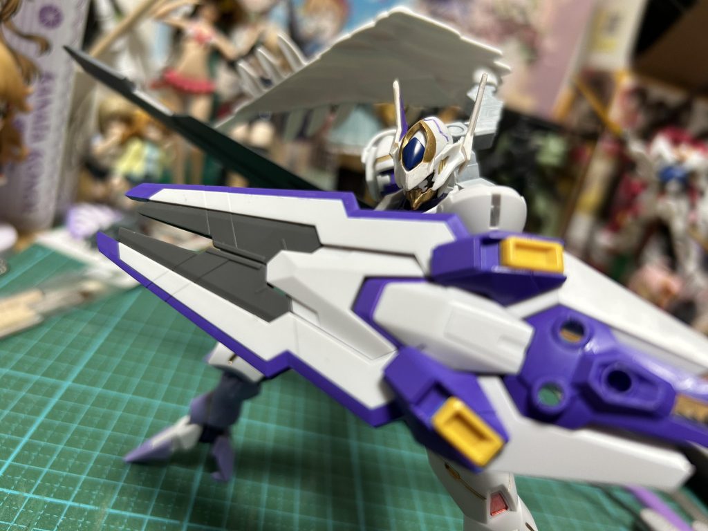 防楯機構「アイギス」左腕部と一体化しているシールド。斥力フィールドを発生させることで防御力を高め、敵機の攻撃を無力化する。