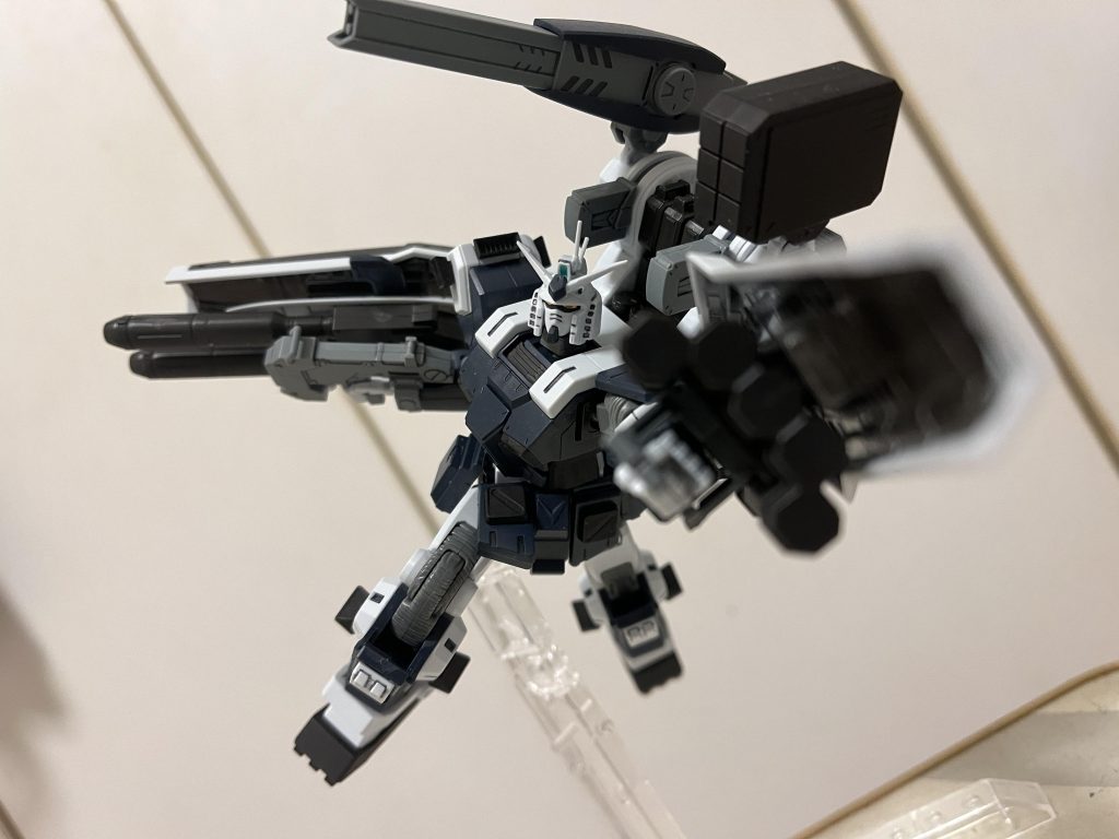 機動しながらミサイル発射イメージ