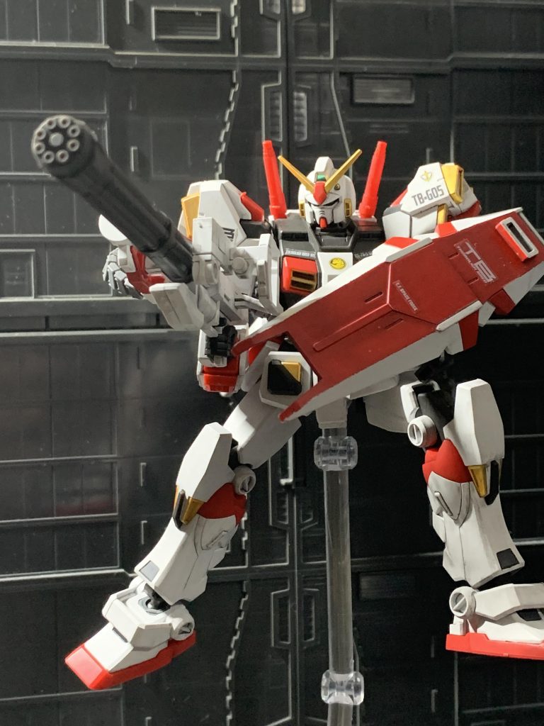 ジャイアントガトリング。ベルトリンクが干渉してなかなか持たせにくいです。