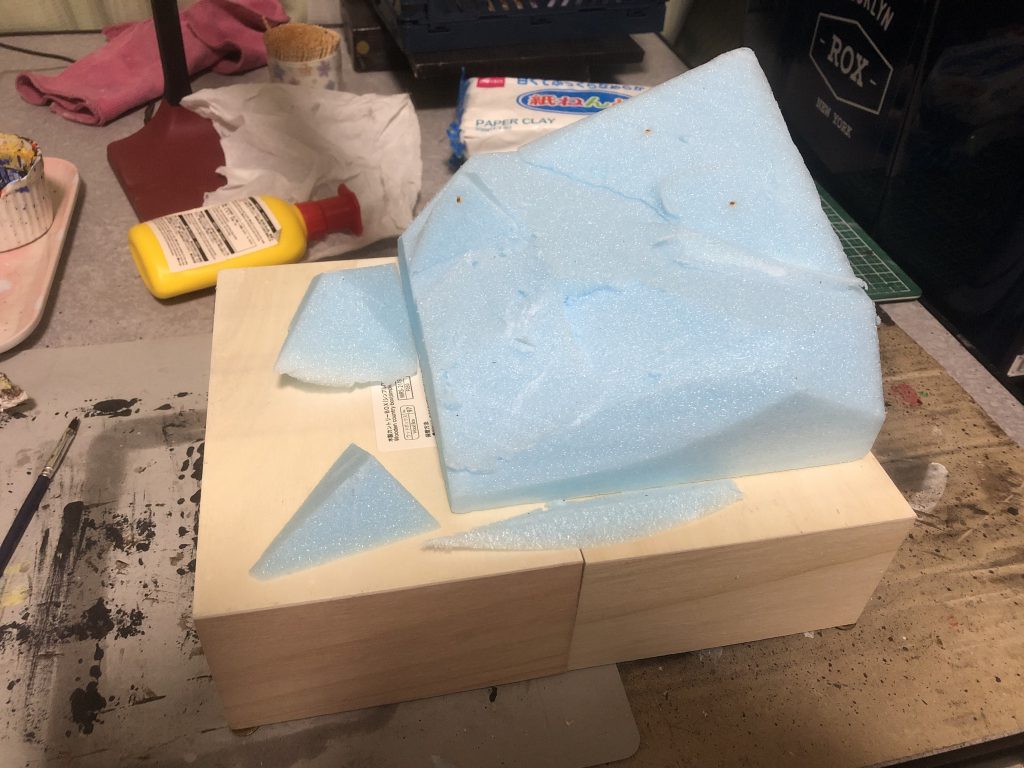 雪山は箱にスタイロフォームを乗せて