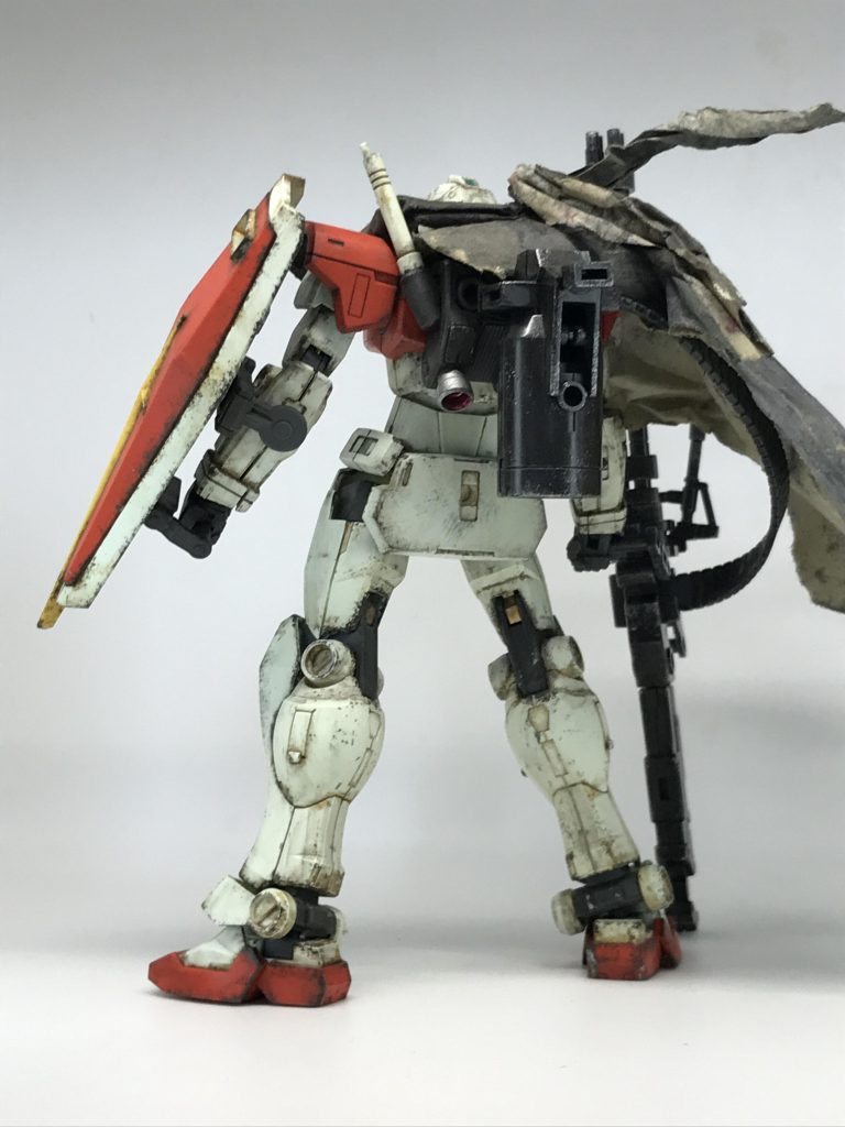 一応恒例の後ろ姿ボロボロマント…すごくカッコ良いんだけど、実は重大な欠点がありますそれは…