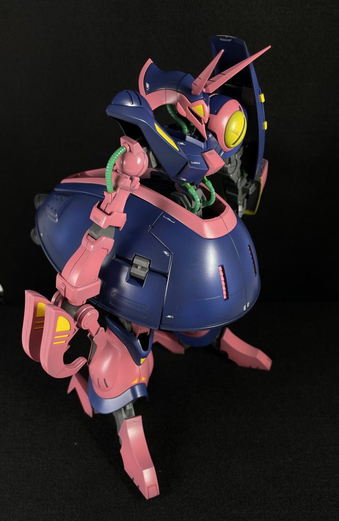 工作は、、耳とクチバシをトンガリに、、胸周りをシャープに、、あとは、合わせ目処理のみです。